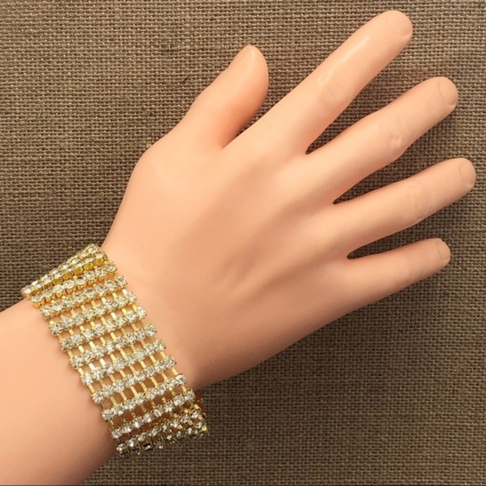 🌼 8 Row Rhinestone Fancy Clasp Bracelet - Picture 2 of 5